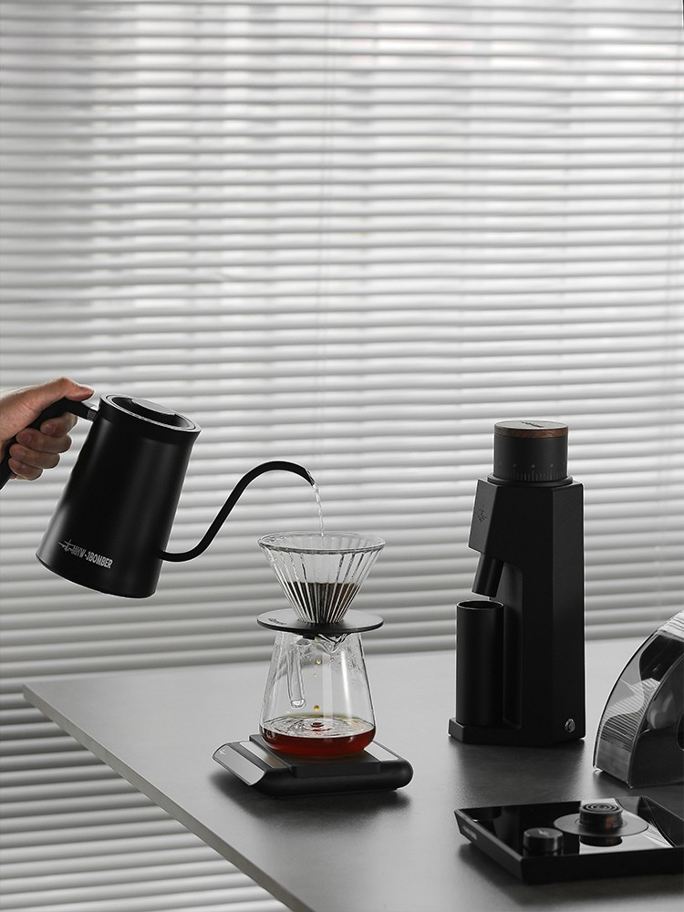 Assassin Gooseneck Electric Kettle - MHW-3Bomber